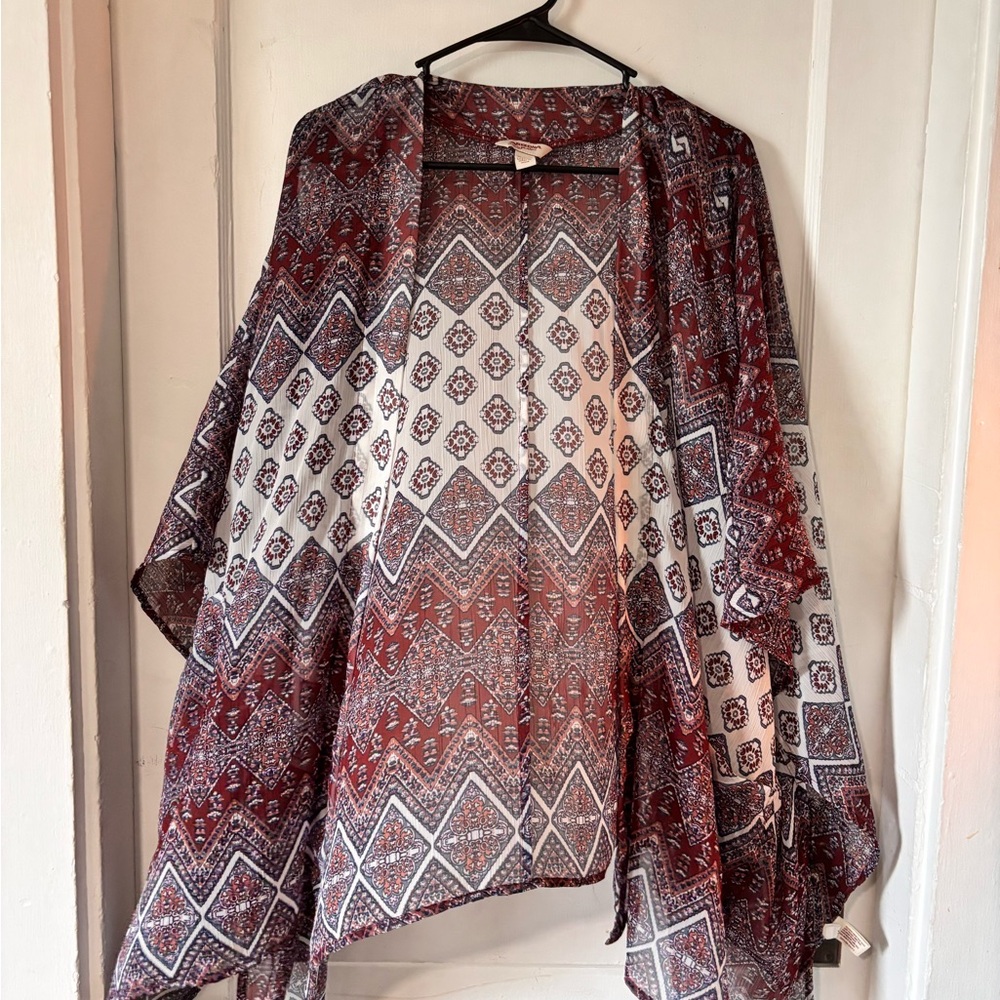 Arizona Jean Company Red and White Patterned Kimono